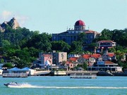 フェリーよりコロンス島を望む